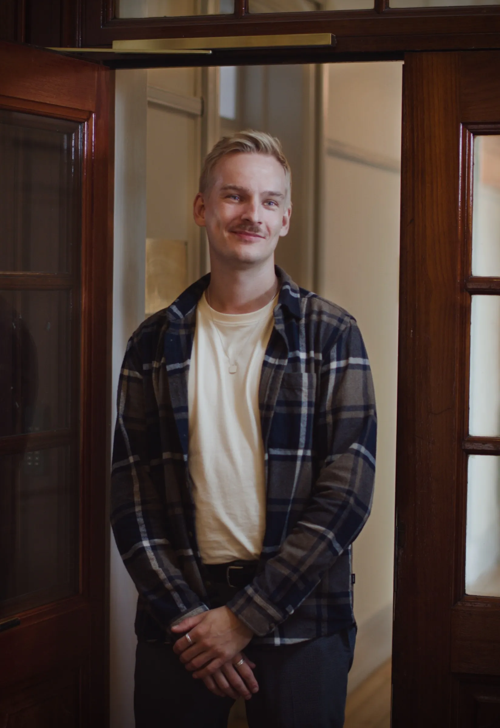Mikkel i døren til kontoret